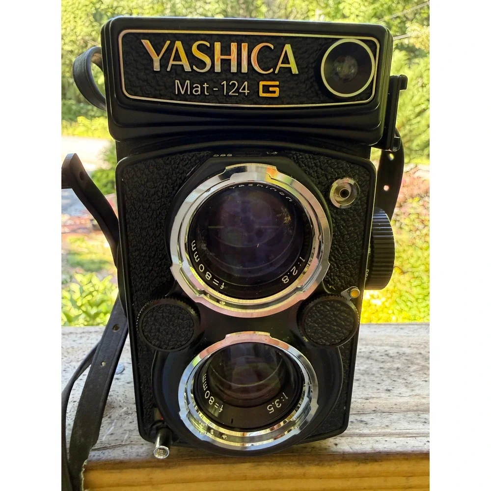 Yashica Mat-124 G TLR Medium Format Film Camera Yashinon 80mm f3.5 Lens Japan